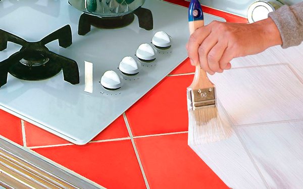 Como-renovar-tu-cocina-con-pintura-para-azulejos-rodillo