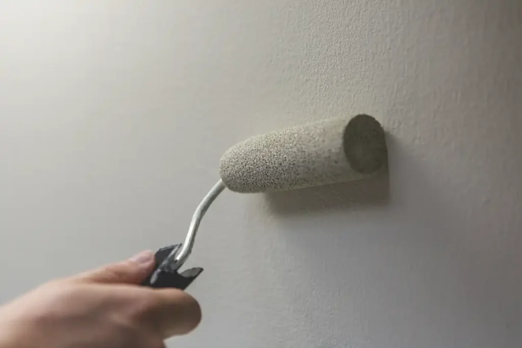 Cómo preparar superficies para un acabado de pintura perfecto